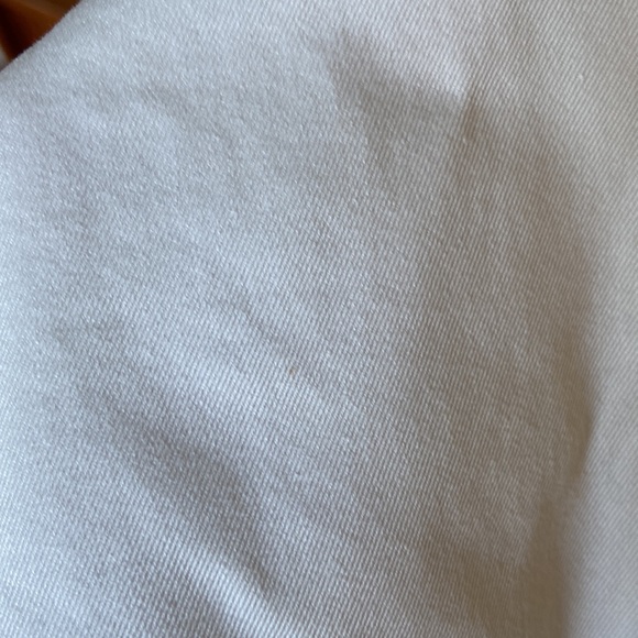 Vineyard vines size 2 Women’s white shorts. Very good used condition. - Picture 4 of 6